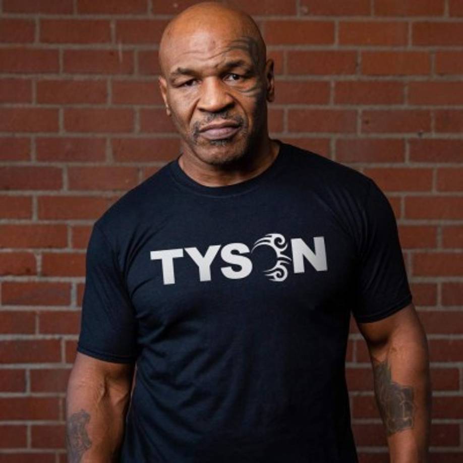 Mike Tyson se duerme a las 21 horas y se dedica a ver videos de boxeo.