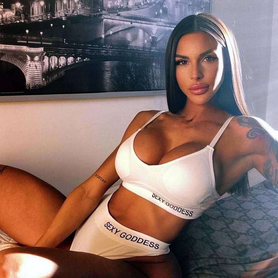 La hermosa mujer de 31 años es una sensación en redes sociales y en los últimos días ha acaparado titulares de los periódicos españoles.