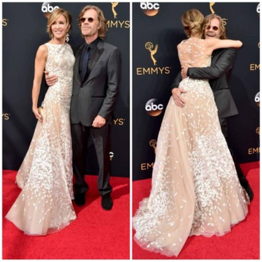 Felicity Huffman y con su esposo William en la alfombra de los premios Emmy 2016.
