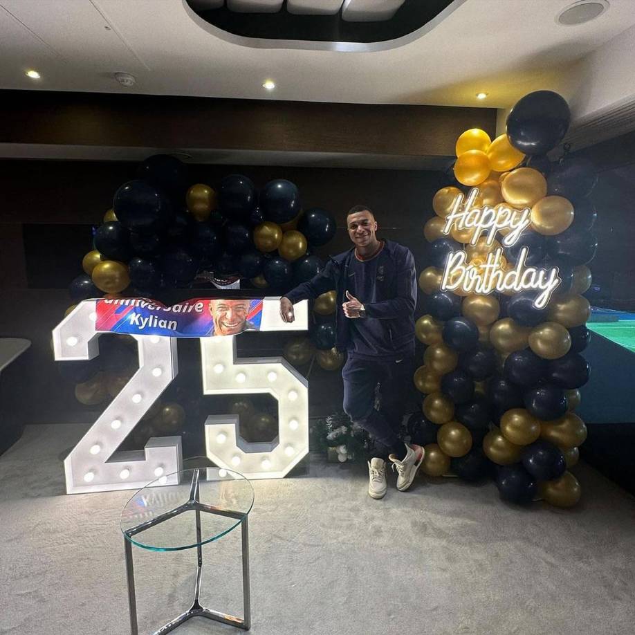 Kylian Mbappé celebró su cumpleaños 25 después de disputar el último partido con el París Saint Germain.