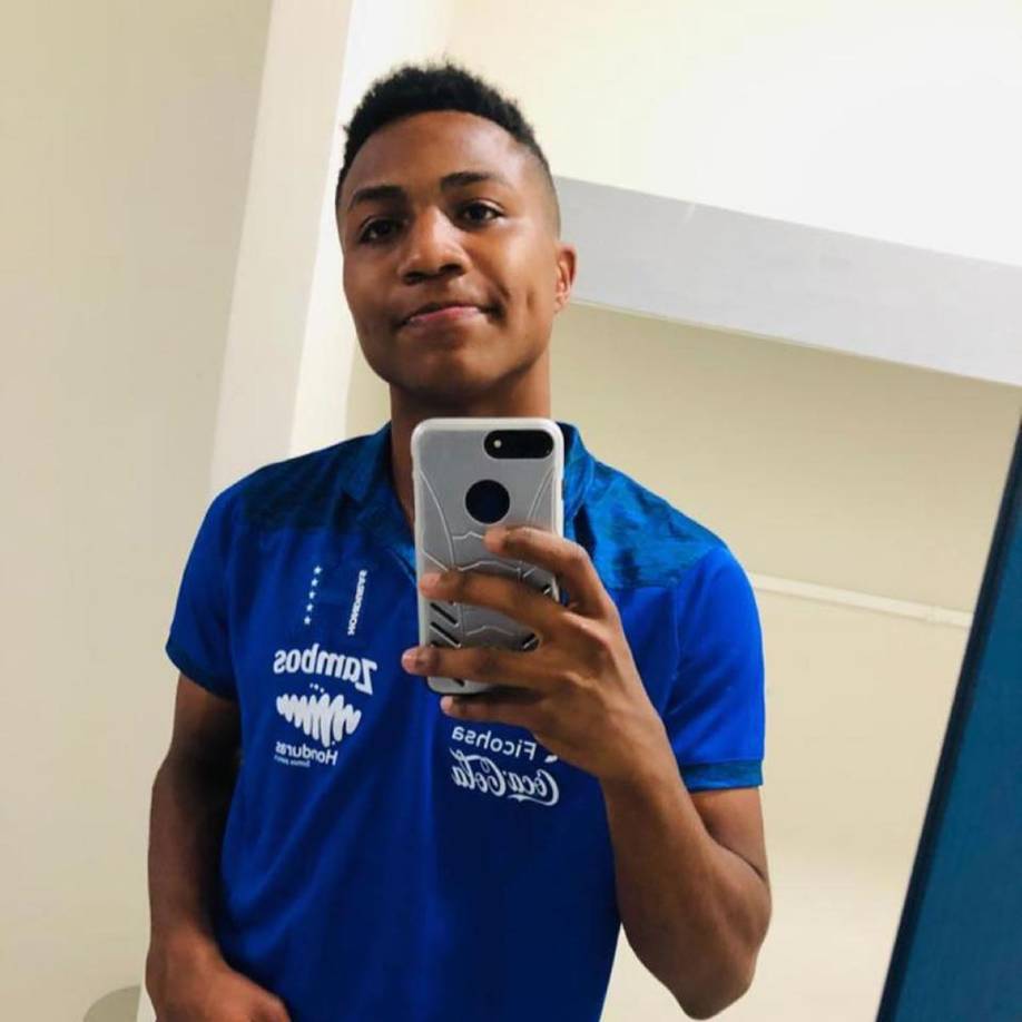 ”Axel representó los valores de dedicación, esfuerzo y profesionalismo que inspiran al fútbol. Su partida deja un vacío irreparable, pero su memoria vivirá en cada paso de quienes comparten su pasión por este deporte”, escribió el club en un comunicado.