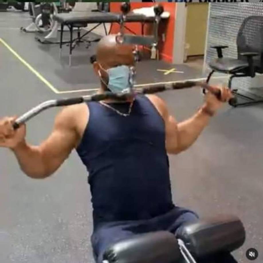 “Muma” cuenta con 40 años de edad y en sus redes sociales sorprende a sus seguidores con su transformación física.