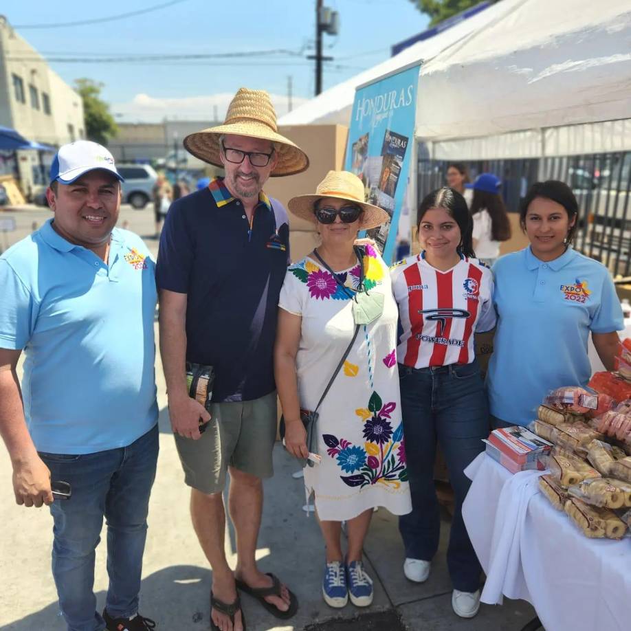 Se le brindó un homenaje a la periodista hondureña Dunia Elvir por su destacada carrera y diversos logros en el país estadounidense.