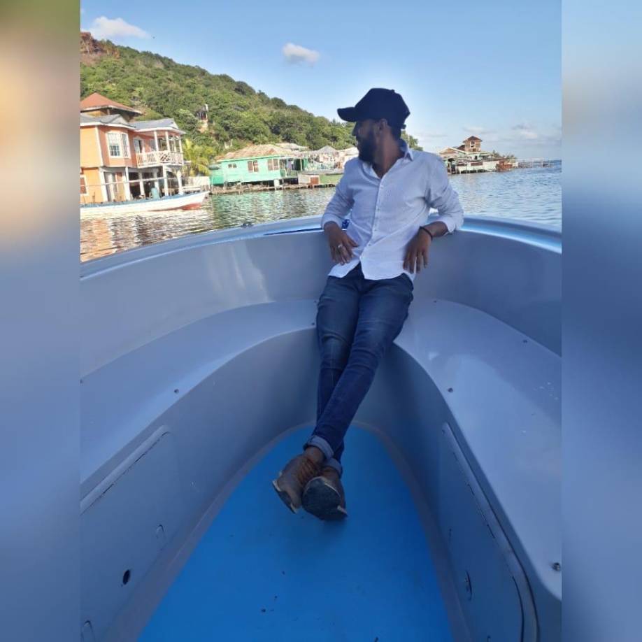 Se supo que en el segundo viaje hacia su nuevo hogar, la pareja y sus amigos desaparecieron sin dejar rastro.