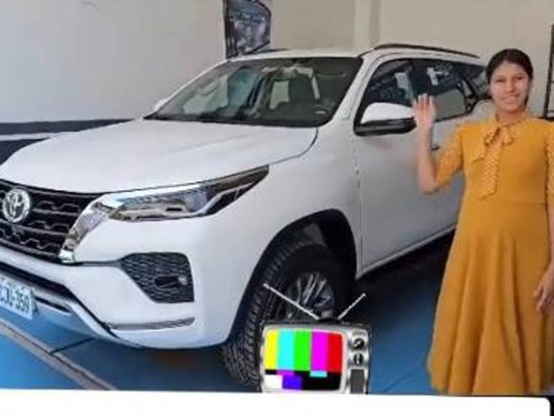 Video: Pastor presume lujoso carro que “Dios le regaló”