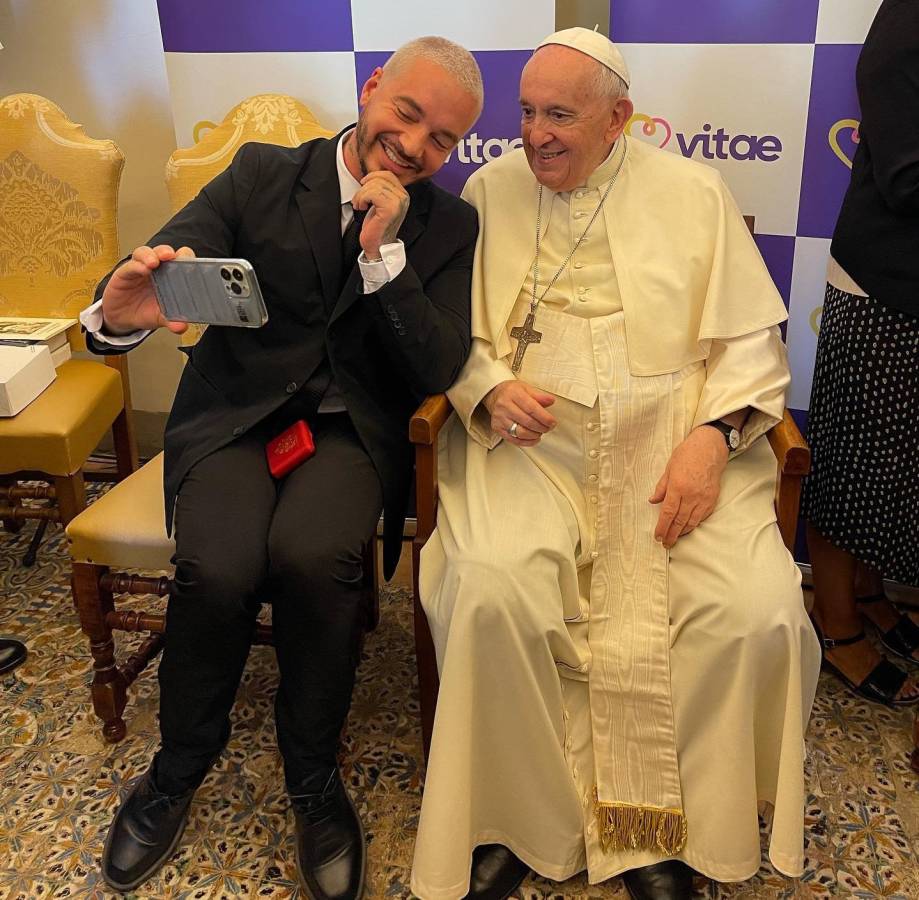 J Balvin se reúne con el Papa Francisco y deja pruebas de ello