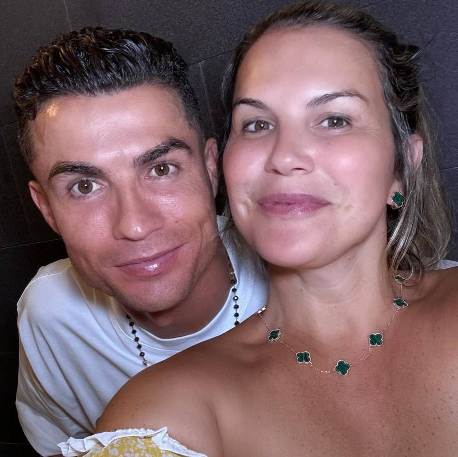 Katia Aveiro siempre luce en muchas fotos con su hermano menor CR7.