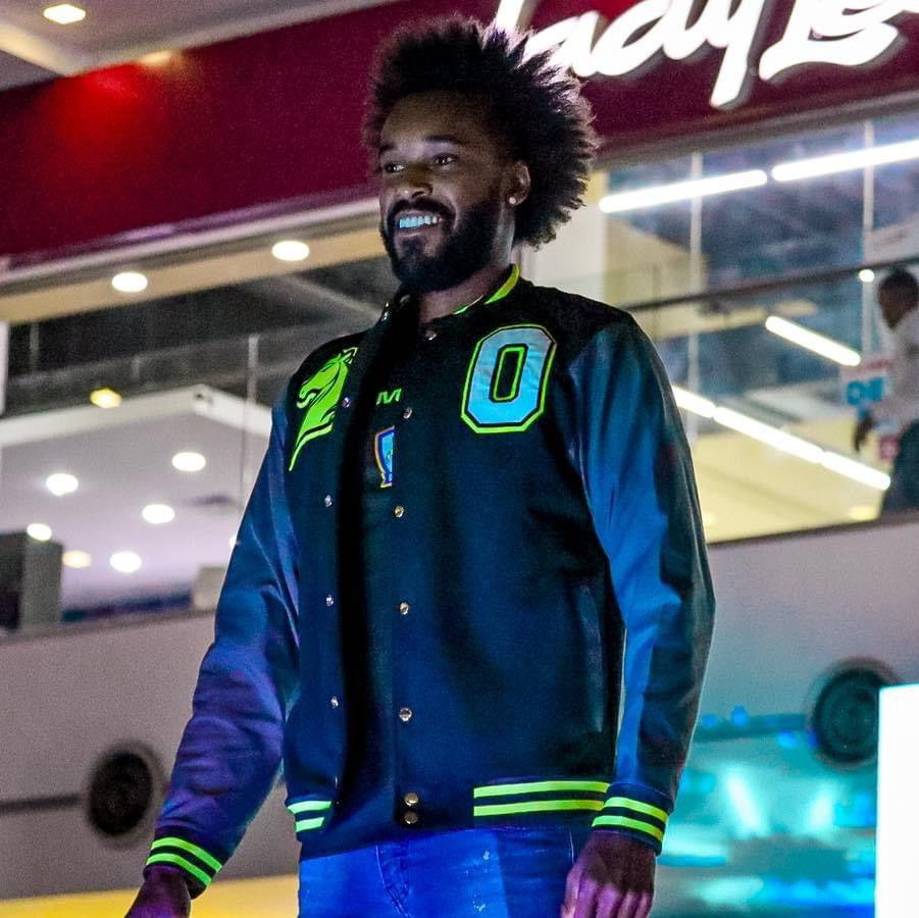 Esta es una de las sudaderas estilo universitario que lucirán los jugadores de los Potros de Olancho.