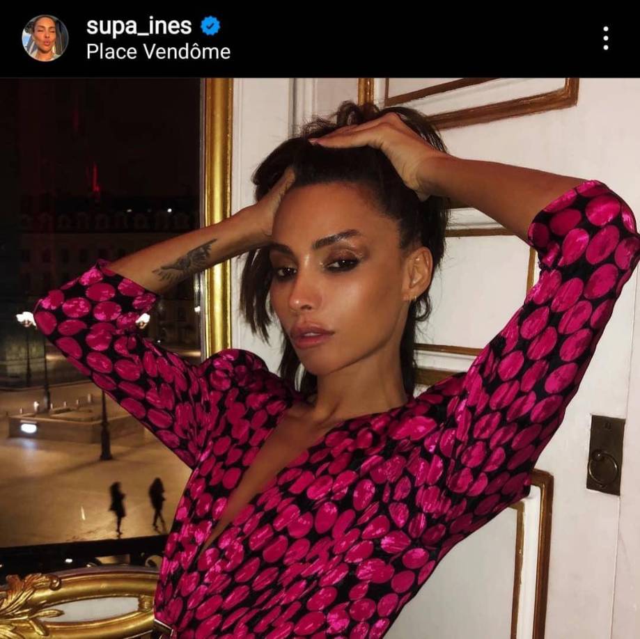 Las marcas se pelean por ella y su carrera está siendo meteórica. Además de su pasión por la moda, también encontró una vocación en la escritura, de ahí el lanzamiento de su libro autobiográfico titulado ‘Mujer’ en 2018.