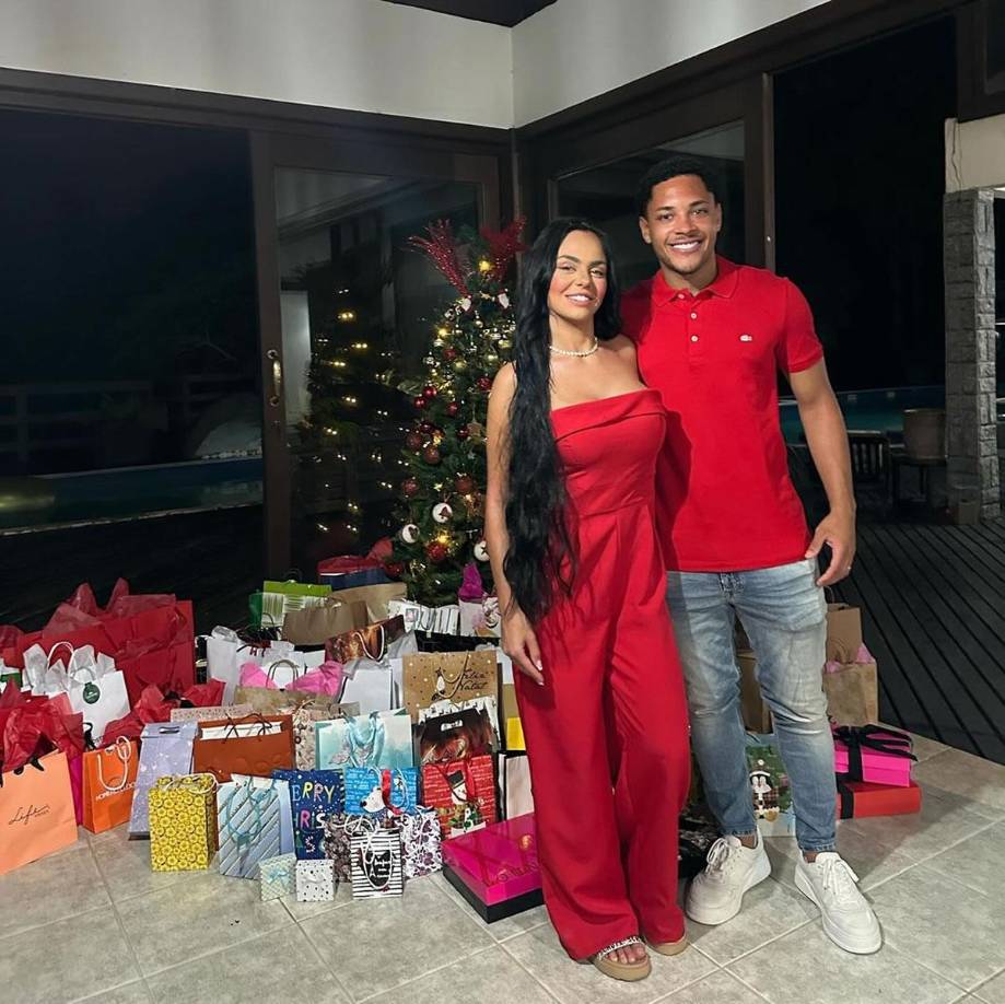 Vitor Roque - El delantero brasileño y nuevo fichaje del FC Barcelona disfrutó con su pareja en Brasil.