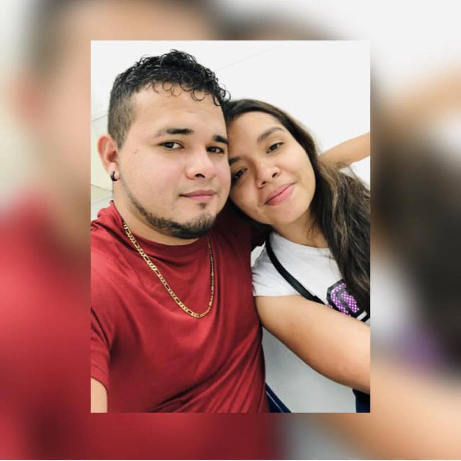 Armando dice que el accidente lo noqueó y cuando se despertó vio que su esposa estaba atrapada entre el amasijo de hierro.