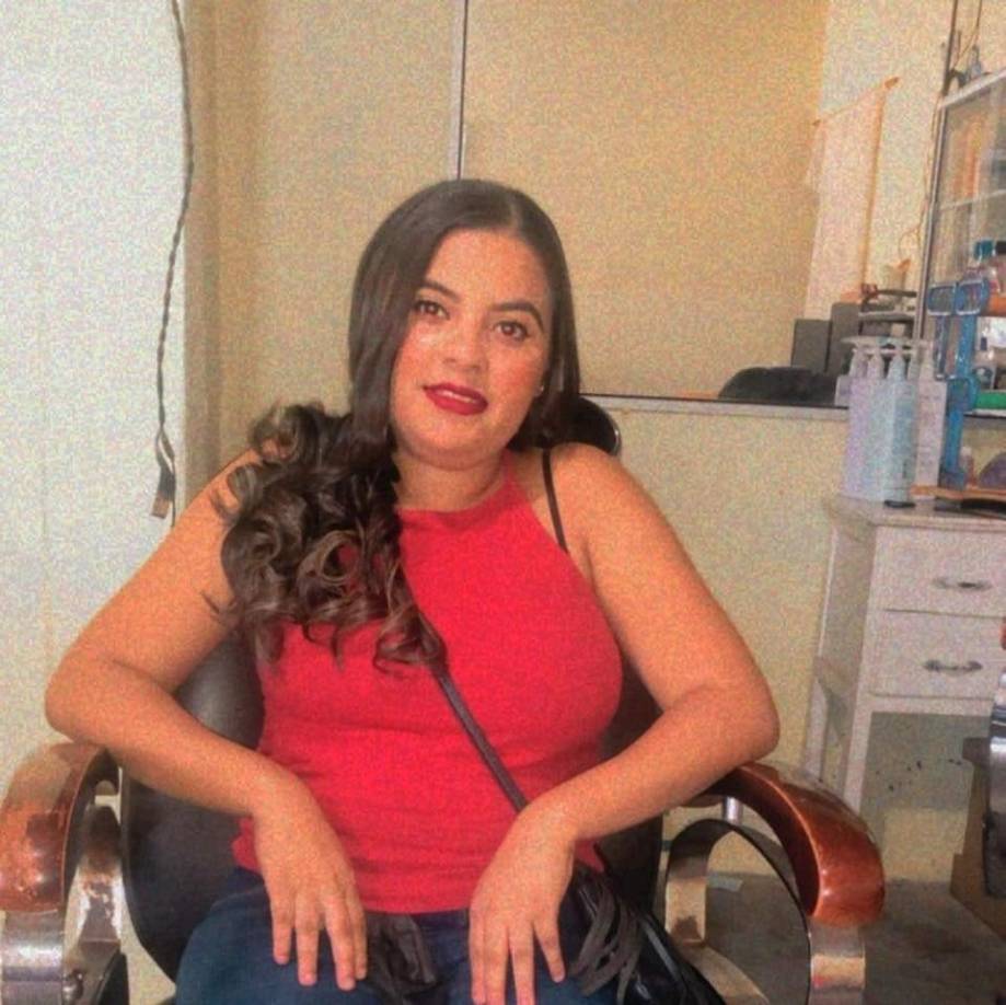 Merary Rivera, hermana de la joven desaparecida, dijo que Ivon Vanesa salió de la casa la noche del pasado sábado, pero ya no regresó.