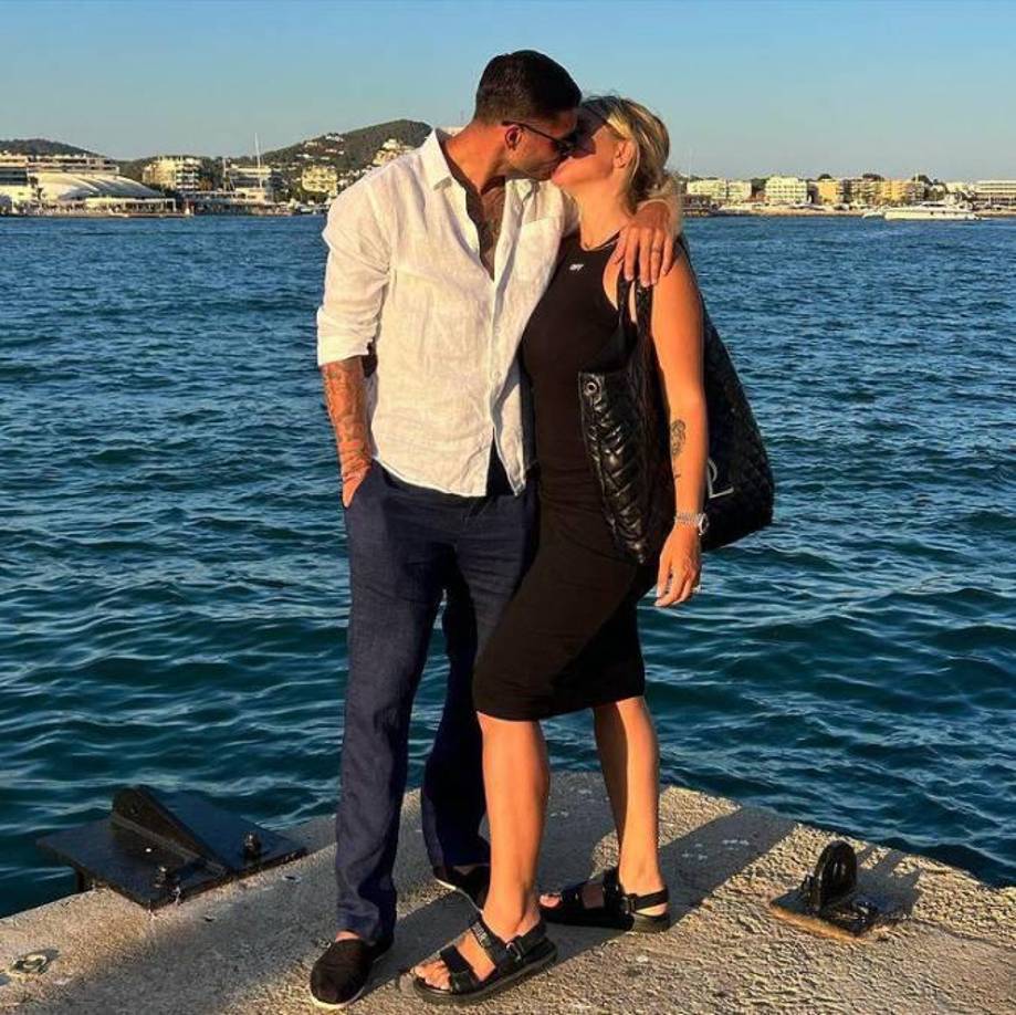 “Llevamos casi diez años casados, es una suerte para mí, no sé para él. Esperemos que dure toda la vida”, comentó la también empresaria.