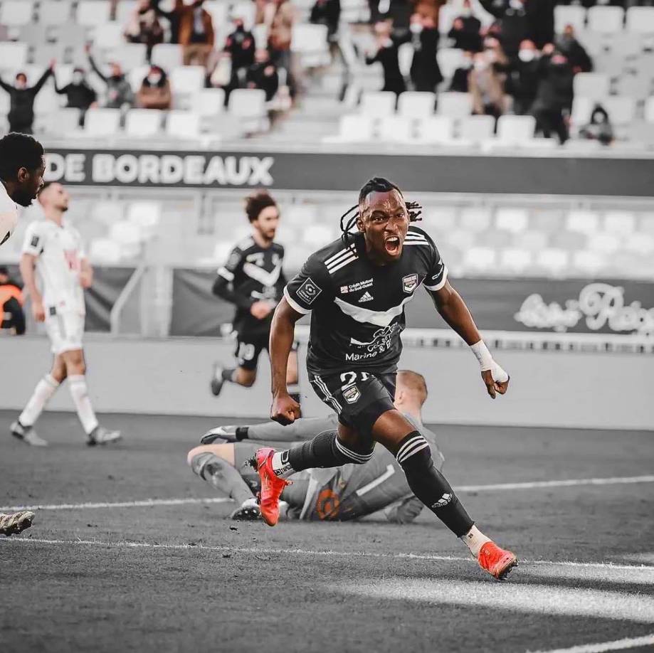 Según el portal inglés westhamzone.com, el West Ham de Inglaterra mandó ojeadores a Francia para observar al delantero hondureño Alberth Elis, quien milita en el FC Girondins de Burdeos.