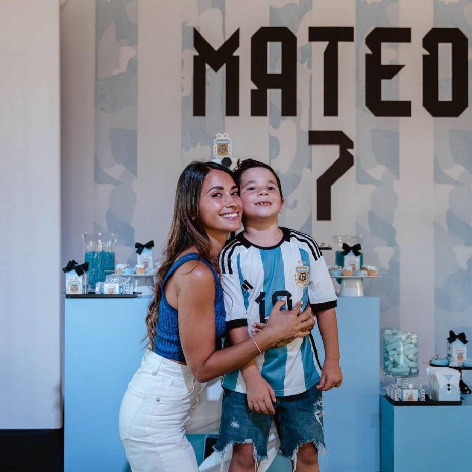 <i>“A Mateo le tocó. ‘¡Me tocó Messi!’, decía. Y los cargaba a los hermanos, decía que no lo iba a poner en el álbum y que se lo guardaba para él”</i>, contó la Pulga entre risas.
