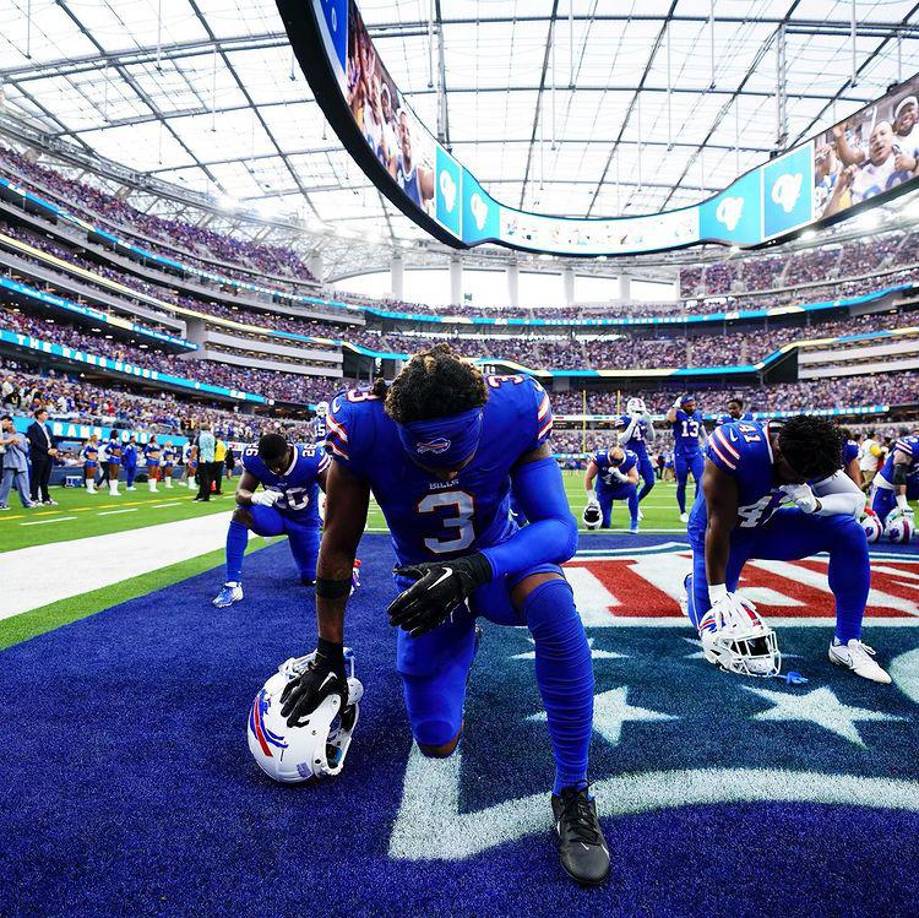 En el Draft de la NFL en 2021, Hamlin fue seleccionado por Buffalo Bills y luego se convertiría en titular en el equipo.