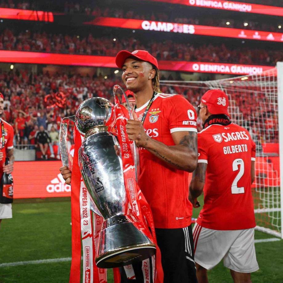 Cher Ndour: Joven centrocampista italiano que se une al PSG procedente del Benfica de Portugal. Es una de las grandes apuestas del cuadro parisino. 