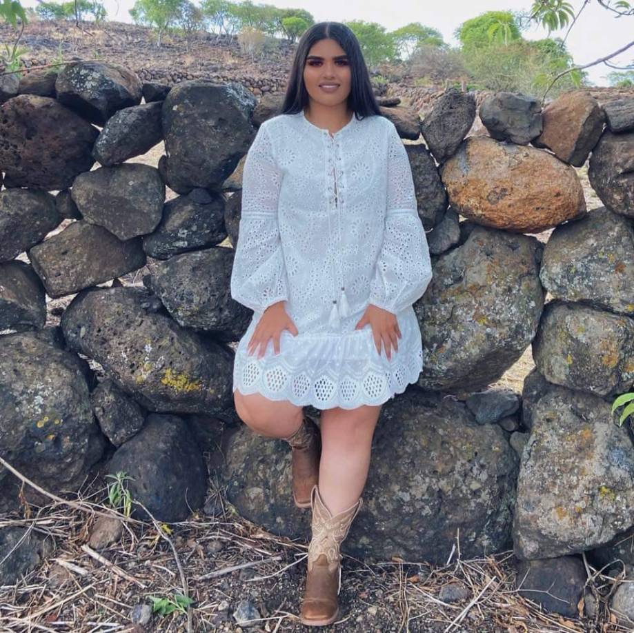 Influencer es hallada muerta en un barranco junto a otros seis cuerpos