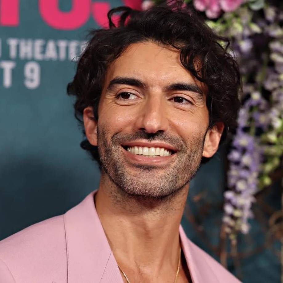 Los seguidores pensaron que era una táctica de marketing porque actúa como un marido maltratador en la película. Otra teoría dice que la distancia era una declaración para no idealizar la relación entre Lively y Baldoni. Pero cuando se supo que Lively, su esposo, Ryan Reynolds, y otros actores e incluso la misma Hoover habían dejado de seguir a Baldoni en las redes sociales, esa suposición fue rápidamente descartada.