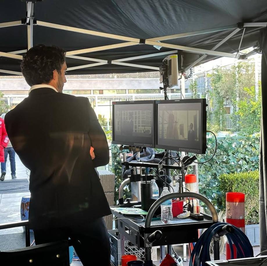 Además de su trabajo en cine y televisión, Baldoni es conocido por su serie documental “Mis Últimos Días”, que ofrece una perspectiva sobre la vida contada por personas que enfrentan enfermedades terminales. Este proyecto ha sido aclamado por su sensibilidad y profundidad emocional.