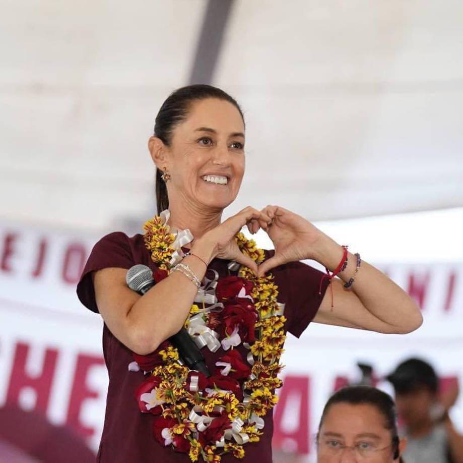 Sheinbaum, es una científica de 61 años, fue la más votada en un proceso de encuestas del partido Morena, cuyos resultados anunciaron este miércoles 05 de septiembre, entre el júbilo de sus simpatizantes que gritaron “¡presidenta, presidenta!”.