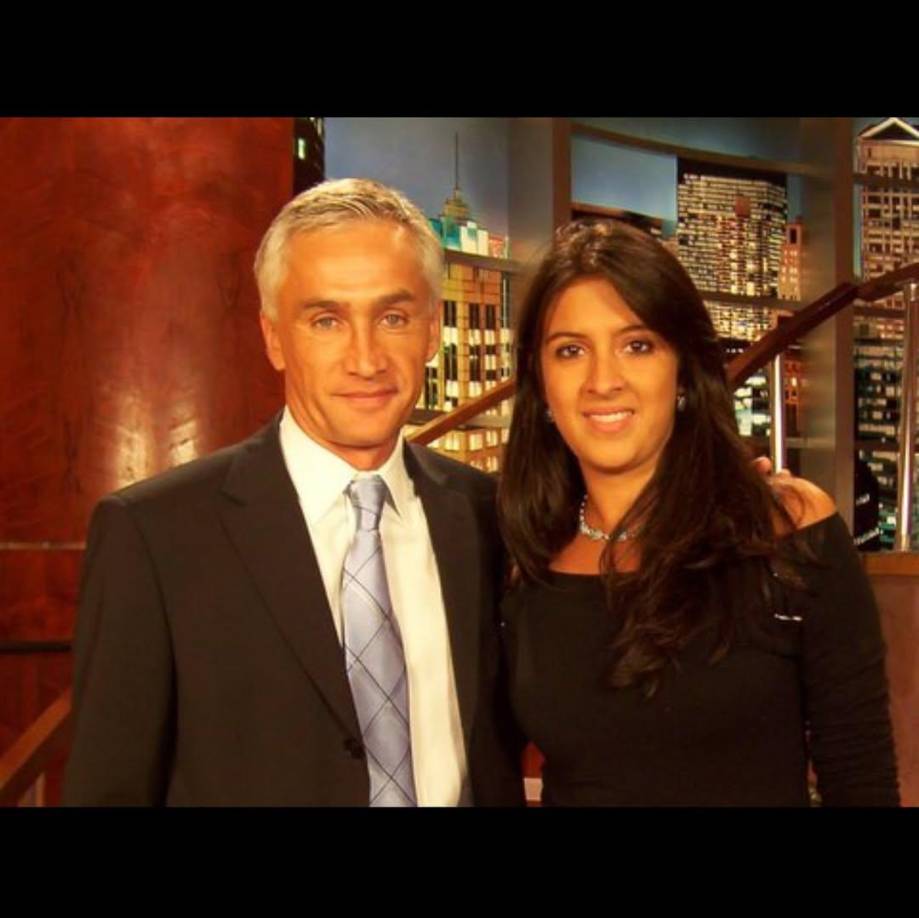 Con tu ejemplo, me enseñaste no solo a ser mejor periodista, sini a ser una mejor persona. Gracias por compartir tu sabiduría, tu ética de trabajo, y tu incansable pasión por la verdad. Tu impacto va mucho más allá de las cámaras; has tocado la vida de quienes tuvimos la suerte se aprender de ti.