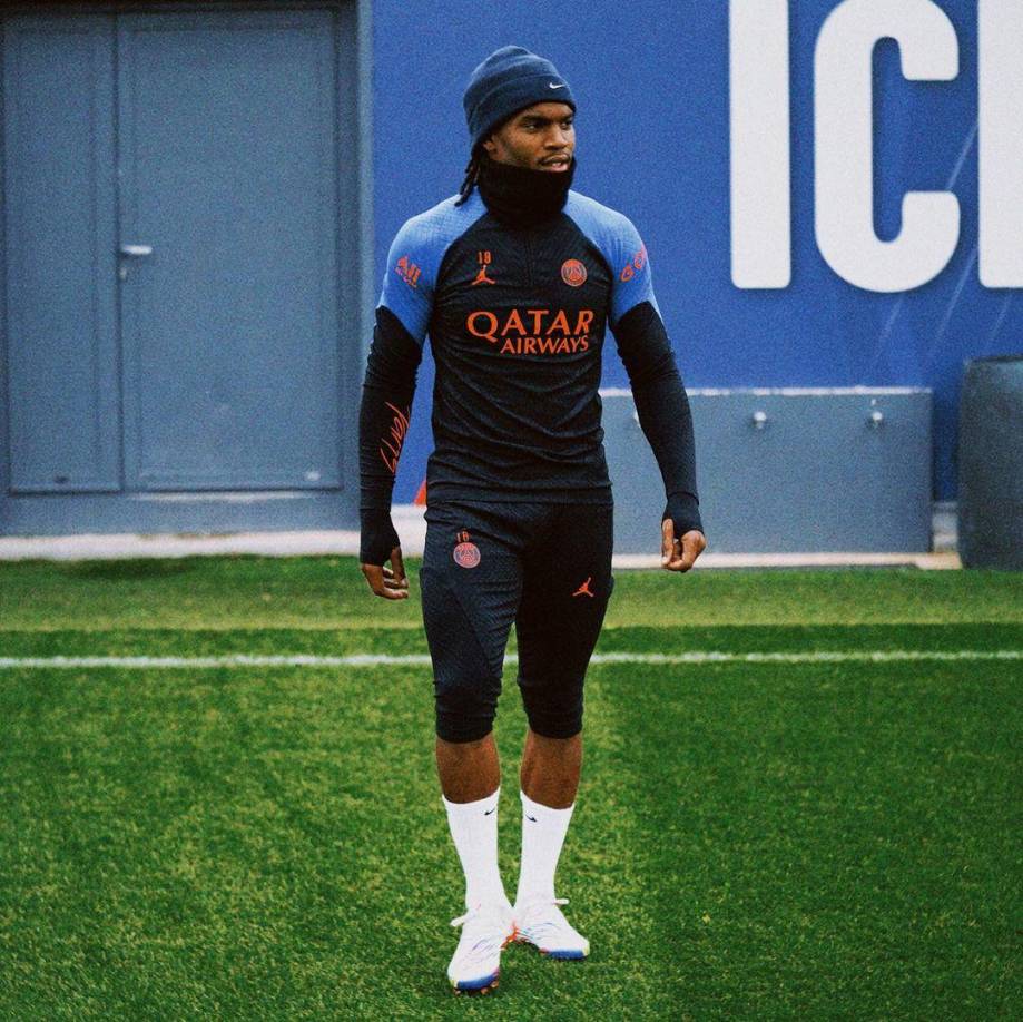 Según La Gazzetta dello Sport, el PSG y la Roma estarían muy cerca de cerrar la cesión de Renato Sanches. La operación incluiría una opción de compra. El luso es una petición expresa de su compatriota José Mourinho.