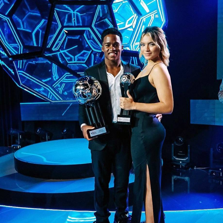 Gabriely Mirnada es una modelo brasileña que ha acaparado el corazón de la perla que se unirá al Real Madrid la próxima temporada.: Endrick.