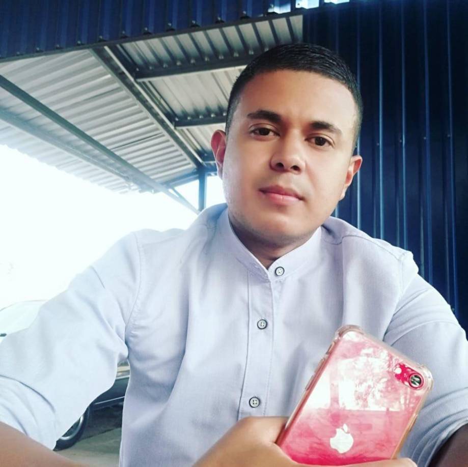 El cuerpo del agente Salgador fu velado en la casa de su madre en San Francisco de La Paz, Olancho.