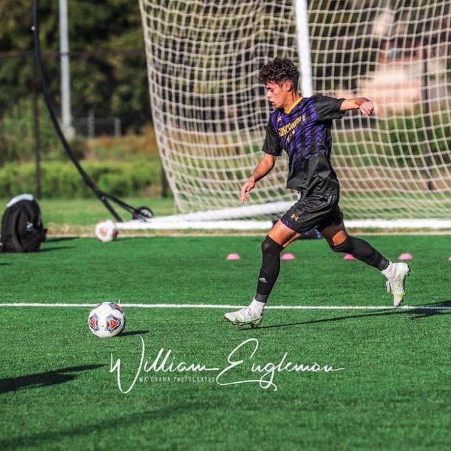 “Ey mi primo, descansa en paz, estás en un lugar mejor. El mejor futbolista destacándote en los cielos”, le dedicó una prima en Facebook.