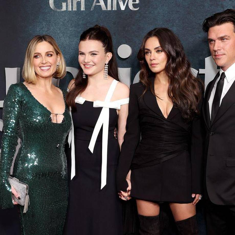 Jessica Knoll escritora de “Luckiest Girl Alive” junto con el elenco: Chiara Aerelia (Ani de joven), Mila Kunis y Finn Wittrock novio de Ani ya adulto en la premier de la cinta.