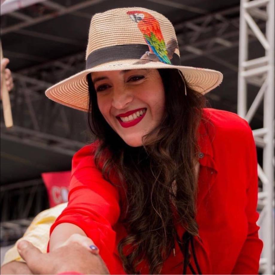 Actualmente también es diputada del Partido Libertad y Refundación. 