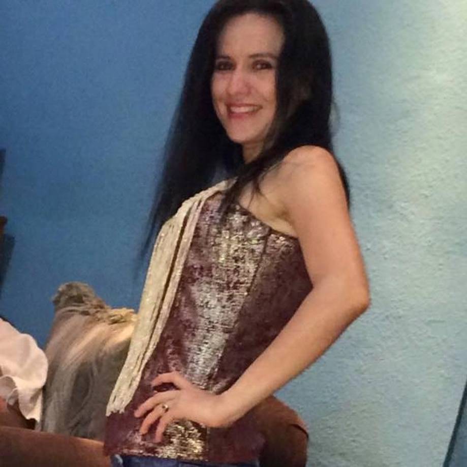 El monóxido de carbono desplaza al oxígeno en la sangre al unirse con la hemoglobina, formando carboxihemoglobina. Esto impide que los tejidos y órganos reciban el oxígeno necesario para funcionar correctamente, lo que puede causar daño cerebral, insuficiencia orgánica o incluso la muerte. Pinto se perfilaba para pelear una casilla como candidata a diputada en elecciones generales. 