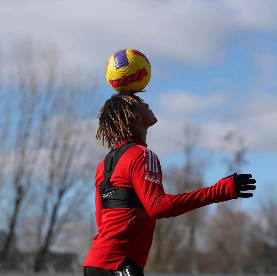 Algunos medios revelaron que el joven venía sufriendo de malestar general en los últimos días y algo que podría haber empeorado la situación fue un reciente desengaño amoroso.