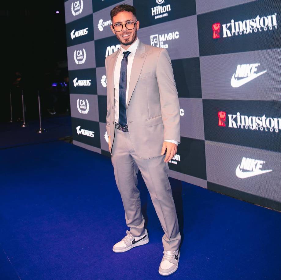 “Me han mandado un montón de mensajes, estoy en tendencia en Twitter porque Messi dio positivo de Covid y lo relacionan con que yo lo contagié, me han llegado a poner ‘asesino’, tengo un montón de mensajes privados muy mala onda”, comenzó revelando Fer Palacio.