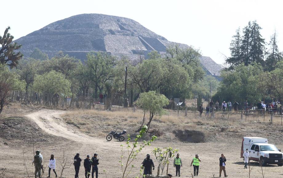 Testigos señalaron que, ante la desesperación, los viajeros comenzaron pedir auxilio, mediante gritos de desesperación, momento en el que una joven saltó de la canastilla al vacío