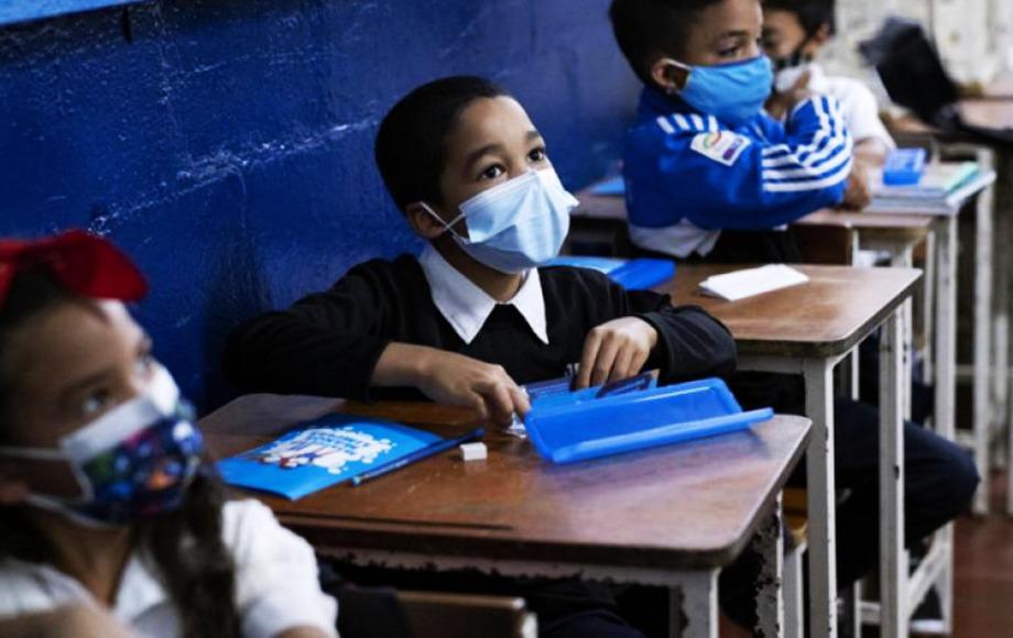 Médicos recomiendan no eliminar uso de mascarillas en escuelas de Honduras
