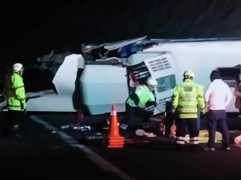 El accidente se registró la madrugada de este martes en una carretera de Oaxaca.