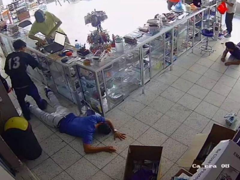 Los sujetos ya habían sido denunciados por cometer otros asaltos en zonas concurridas de San Pedro Sula.