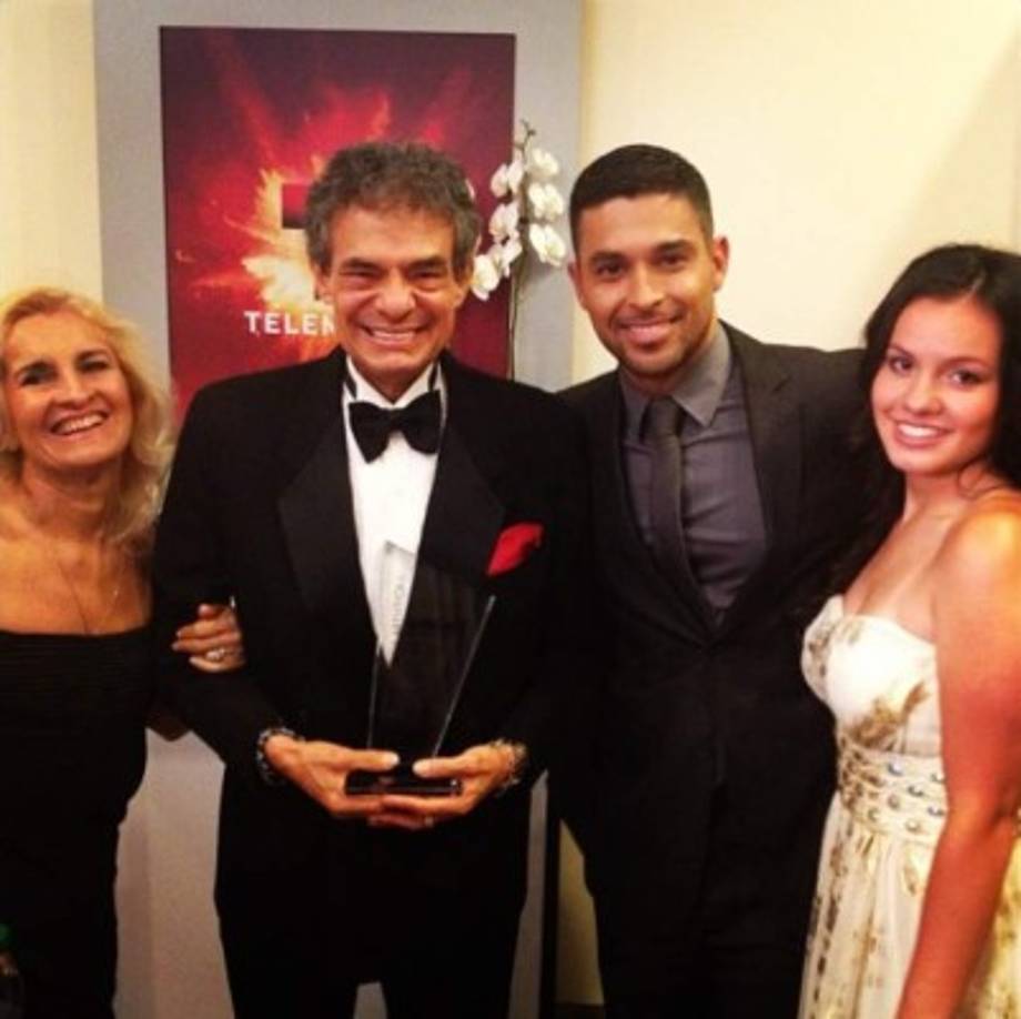 José José fue sometido a varias operaciones en sus cuerdas vocales como consecuencia de la utilización excesiva de cortisol, alcohol y la falta de descanso después de sus conciertos, esto a finales de 1980.