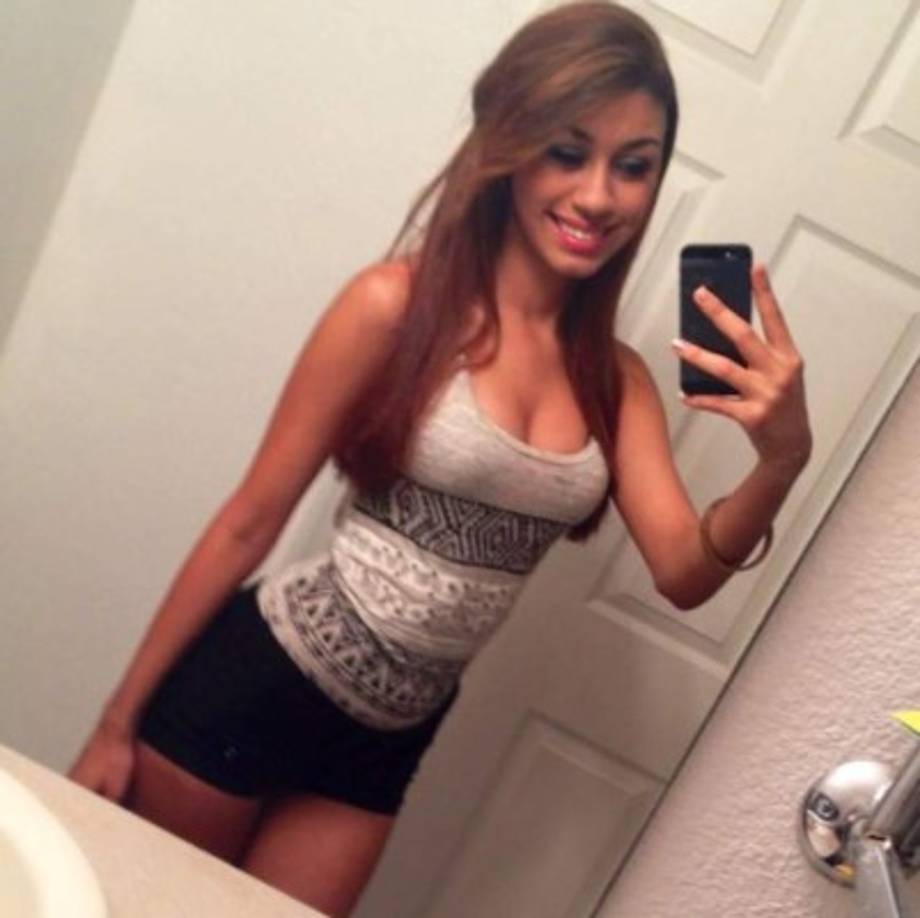 Ella fue liberada de la cárcel ese mismo día después de publicar una fianza de $ 10,000 en el recuento de delitos graves.