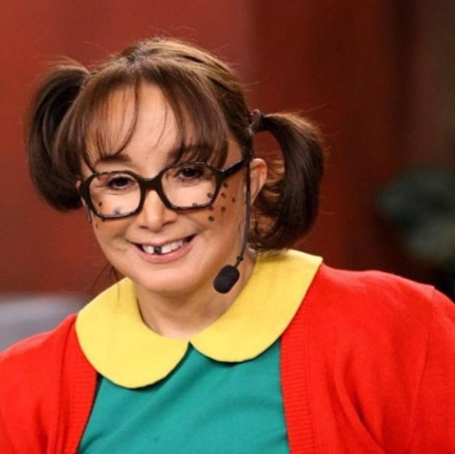 El talento de la actriz mexicana hizo que a los 13 años fuera considerada toda una profesional en el área del doblaje, por lo que se encargó de doblar las voces de grandes personajes de la televisión, entre ellos Merlina en los Locos Adams, de Eddy en la Familia Monster, Batichica en Batman y la Mujer Invisible en los Cuatro Fantásticos.