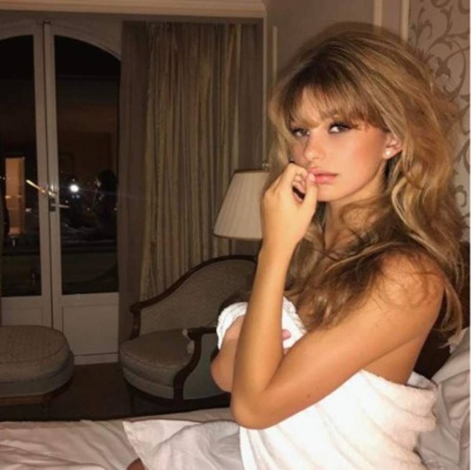 Camila, nació en Buenos Aires el 16 de junio de 1997, vive en Los Ángeles, es hija de la modelo y actriz Lucia Solá, quien está casada con el reconocido actor Al Pacino.