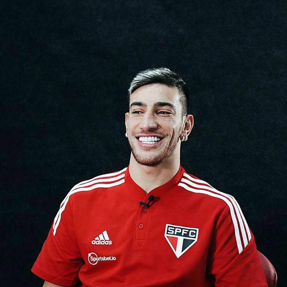 Alrededor de las 18:30 horas locales, Pedrinho la llamó para merendar. En esa reunión, ella dice que le pidió al jugador que le comprara su nuevo maquillaje.