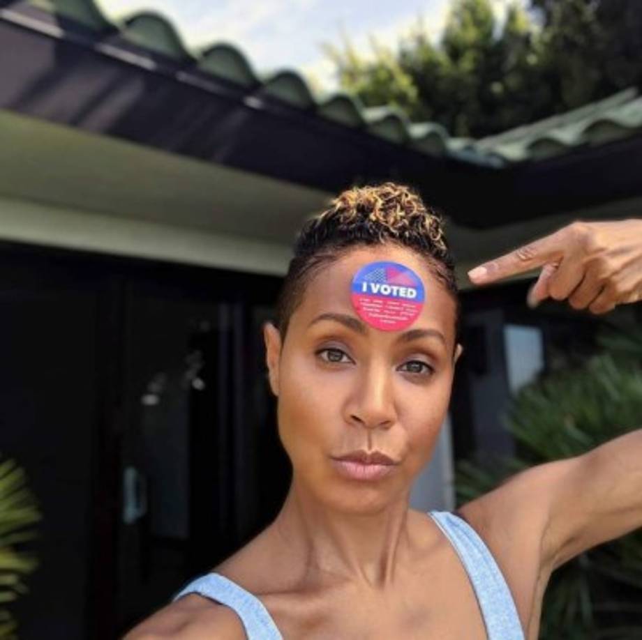 La actriz Jada Pinkett Smith muestró con orgullo su sticker 'Yo voté'.<br/>
