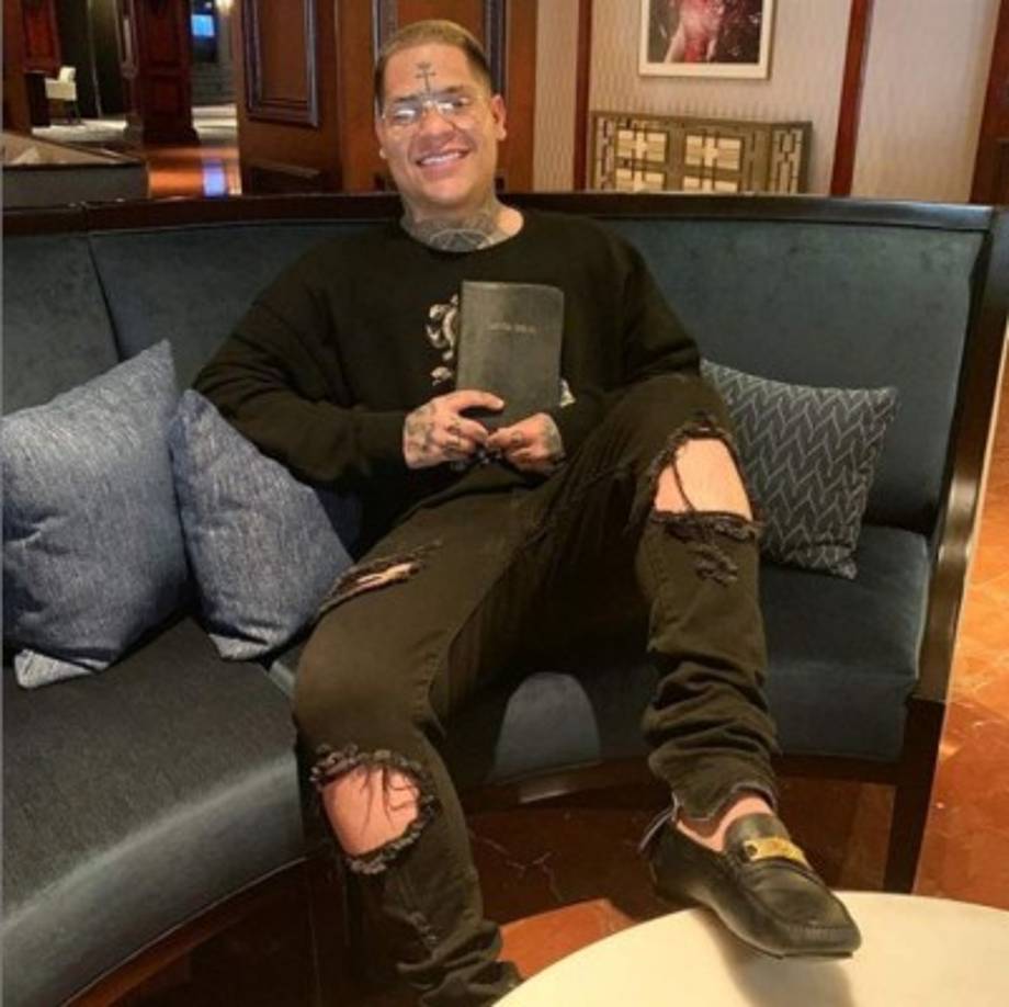 Almighty<br/><br/>Este sorprendió a todos sus seguidores de una manera drástica, ya que dejó sus temas con letra explícita que lo llevaron a la fama en ‘ baúl de los recuerdos’. .El rapero dijo que había sentido el llamado del Señor por eso abandonó el mundo de perdición en el que estaba. Almighty por los momentos ha sacado dos temas cristianos que son dedicados a Dios<br/>