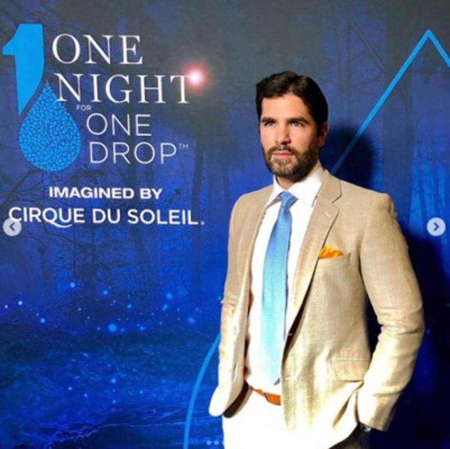 Verástegui es el pionero de varias obras benéficas, en esta imagen, posando en una recaudación de fondos para ayudar a construir proyectos de agua sostenible.