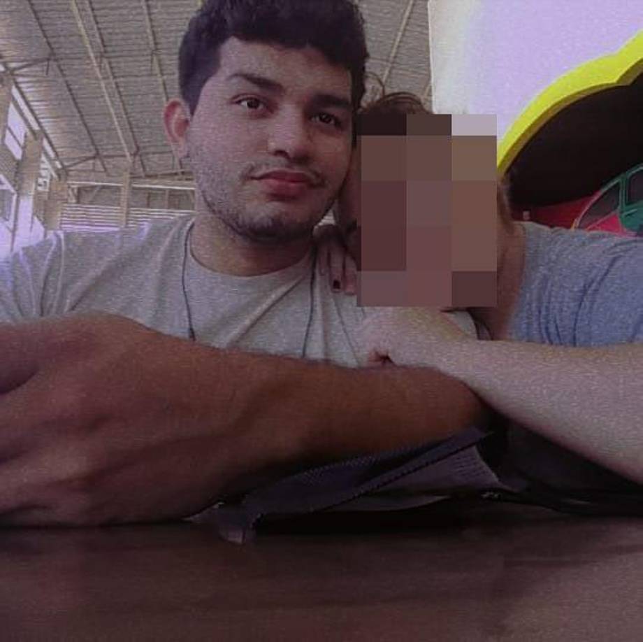 El cuerpo de Marlon David quedó en el pavimento de la 27 calle a la altura de la 14 avenida en la entrada a la colonia Valle de Sula 1 y la Montefresco Este.