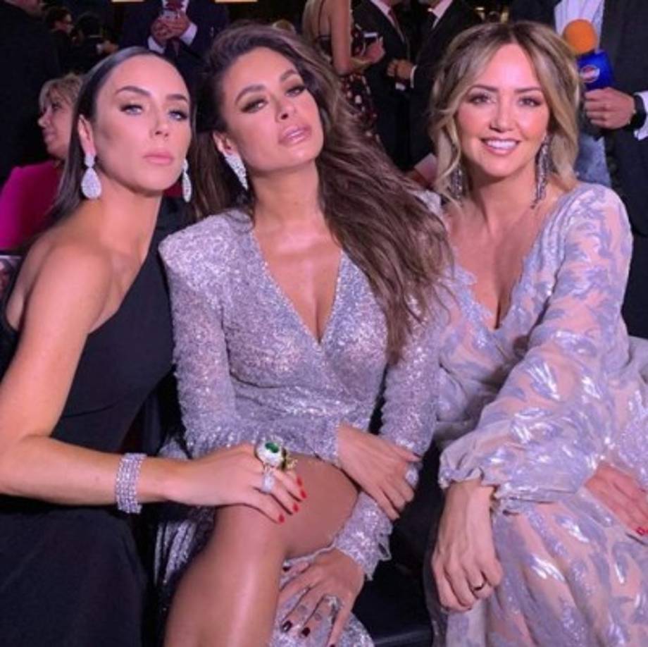 Galilea y el equipo de Hoy, ganó a mejor programa de la TV. Se robó el show en dicha premiación por su nueva apariencia.