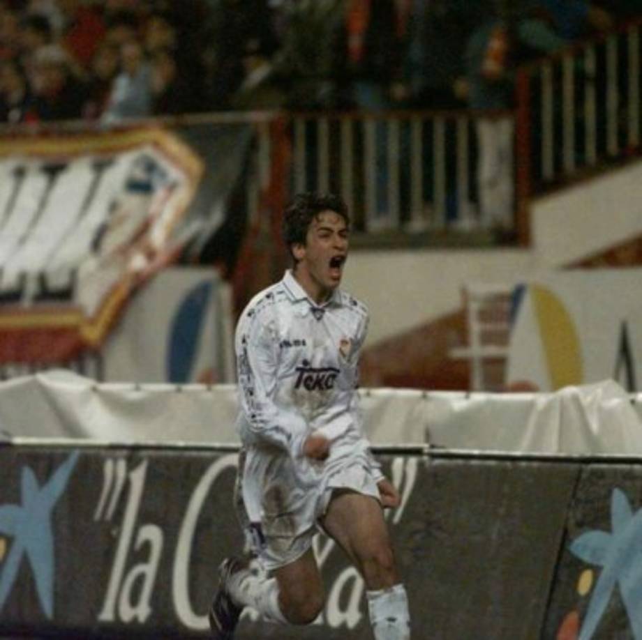 En la temporada 2002-2003, Raúl González Blanco marcó un doblete en el estadio Vicente Calderón, donde el Real Madrid acabó goleando 0-4 al Atlético de Madrid. Noche soñada del '7' blanco.